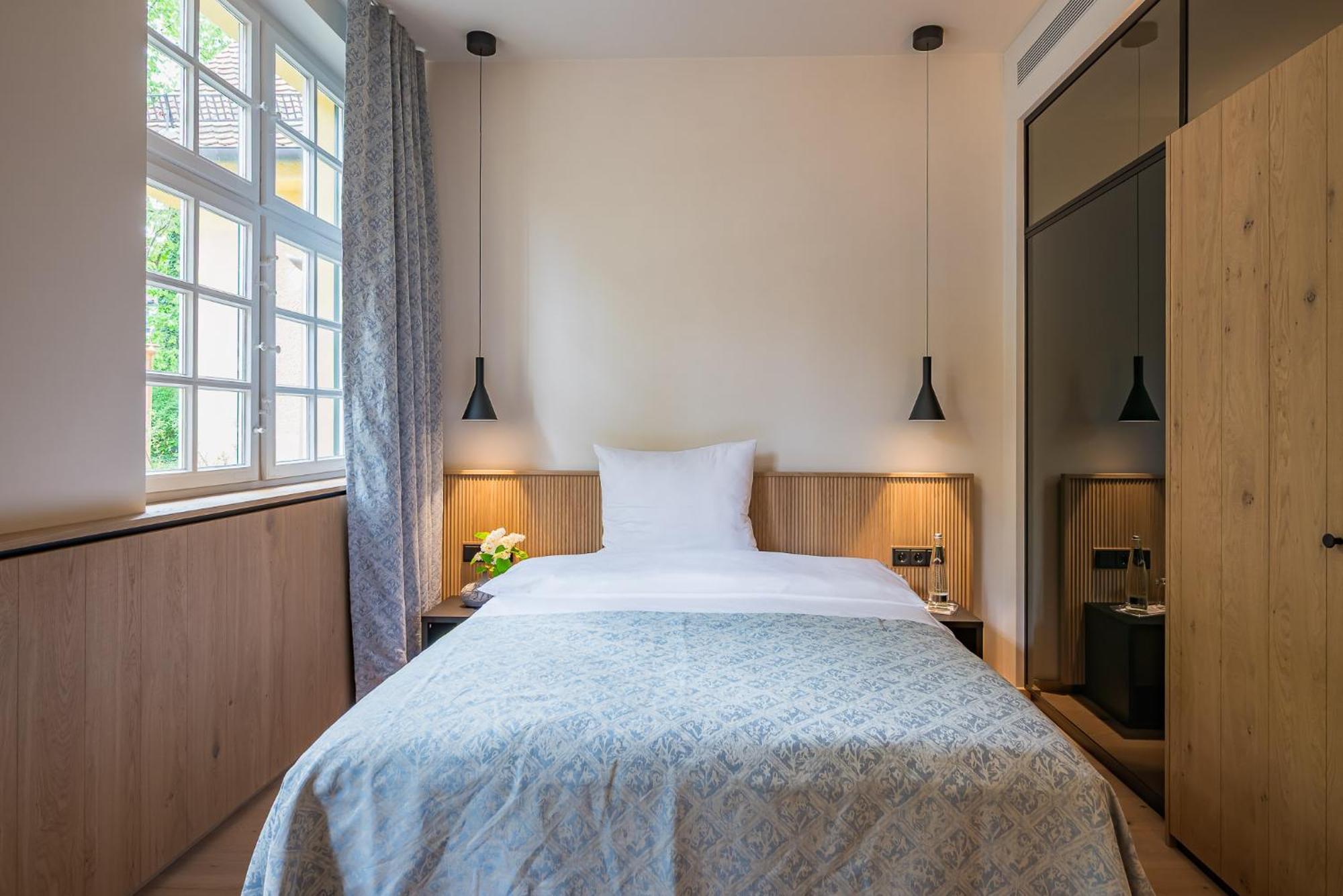 Single Room,1668417948:JPEG